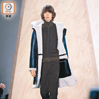 長版Shearling coat腰間設有拉鏈，變成可拆式的短版jacket。