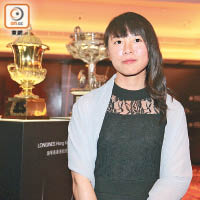 蔣嘉琦前晚出席香港賽馬會冠軍人馬獎頒獎典禮。