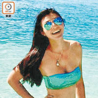 王麗嘉不時在社交網大晒34D火辣泳照。
