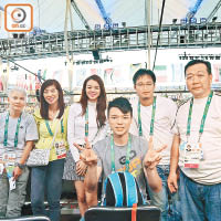 韓毓霞（左二）與麥明詩（左三）採訪巴西奧運開幕禮綵排。