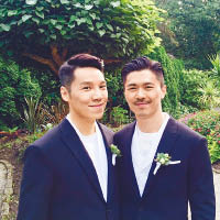 王賢誌（左）與男友Kevin結婚後大方放閃。