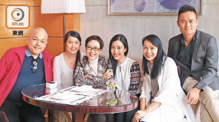梁煒康（左起）、李沛妍、龍劍笙、鄭雅琪、關凱珊及黎耀威昨日開會商議明年演出《牡丹亭驚夢》。