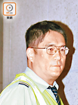 李中寧任職保安，敬業樂業的他昨日如常開工。