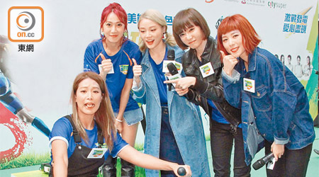 （左起）：Cheronna、Jessica、Yanny、Aka、Heidi<br>Super Girls出席活動遲到，她們解釋是因為服裝問題所致。