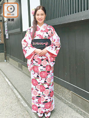 Kiko穿上和服四出觀光，豈料被當成日本人，無故被遊客包圍！