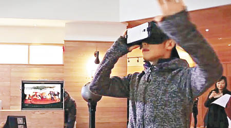 霆鋒落手落腳作VR360度全景拍攝。