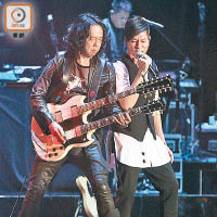 太極成員鄧建明（左）與雷有輝high爆jam歌。