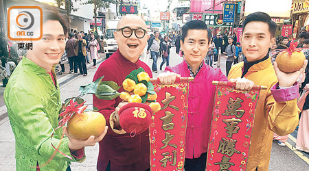 王梓軒（左起）、阿Bob、范振鋒及陳國峰齊逛花市。