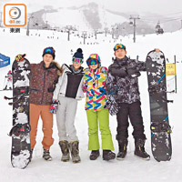 唐紫睿孖友人到北海道旅行滑雪。