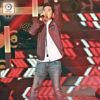 鄭俊弘表演時唱到七情上面。