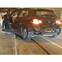 陳家樂與余香凝的座駕車身嚴重損毀。