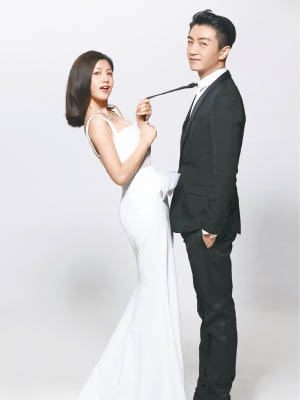 陳妍希與陳曉去年7月結婚，同年12月20日誕下「小星星」陳睦辰。