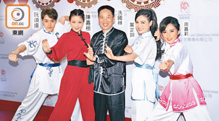 冼國林設宴慶祝公司成立七周年，旗下藝人準備了多個表演環節助興。