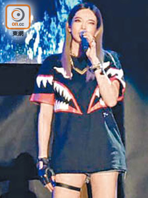 柳妍熙感謝海口歌迷的熱情支持。