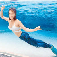 陳芷尤化身美人魚暢泳。