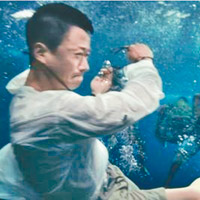 吳京以一口氣在水中拍攝6分鐘打戲，挑戰人體極限。