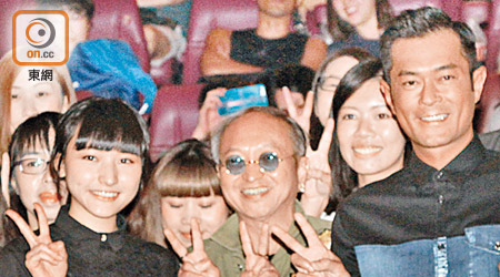 古天樂（右起）、黃柏高及陳漢娜現身戲院謝票，大受歡迎。