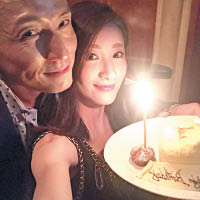 慶生主角冇到，陳山聰與林夏薇捧Cake自拍。