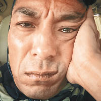 姜皓文在社交網上載熱淚盈眶的照片。