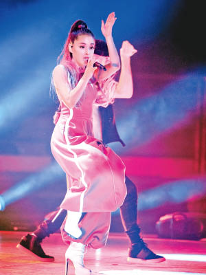 Ariana舉行巡唱香港站，入場安檢大陣仗，幸好粉絲冇乜怨言。（東方IC圖片）