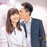 Alex忍唔住錫啖老婆，吳若希笑得勁Sweet！