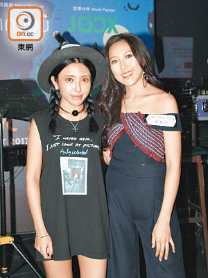 鍾舒漫與妹妹鍾舒祺（左）講心唔講金。