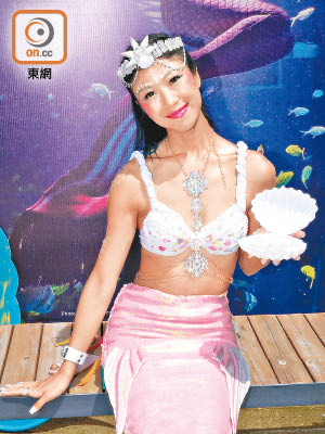 鄧詠雪「扮魚扮上癮」，早前代表香港出戰潛水展美人魚比賽。