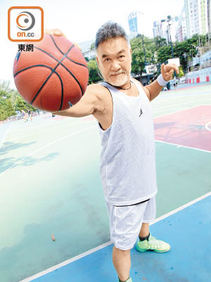 梁家仁每日打兩小時籃球鍛煉體能。