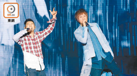 MC Jin（左）在內地人氣強勁，台下Fans反應熱烈，絕不比五月天主音阿信失色。