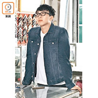 吳業坤為新歌《孝順》拍MV。