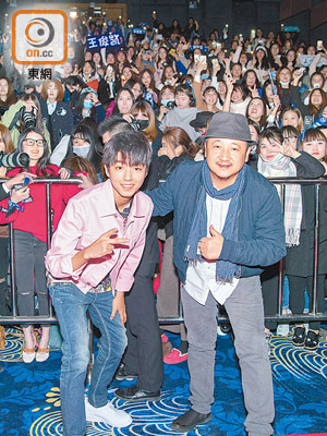 王俊凱 （左）與導演韓杰到廣州宣傳新片。