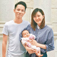 吳若希誕下囡囡後，便與Alex結婚做「何太」。