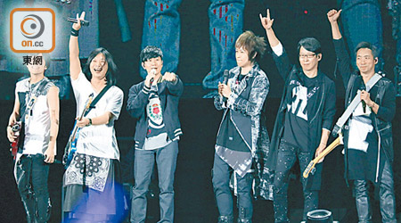 林俊傑（左三）擔任五月天演唱會嘉賓。