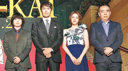 陳凱歌率張榕容、阿部寬及染谷將太出席首映禮。