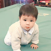 黃聖依的細仔1歲生日，上載照片中可見巨廳。