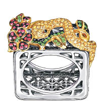 蔣怡獲老公送上親自設計的戒指，小蛇代表她，兩朵花則代表BB及囡囡。