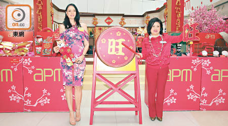 Ana R.與新鴻基地產（中國）執行董事馮秀炎出席回顧展。