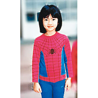 孩童時期的謝芷倫非常男仔頭，愛扮蜘蛛俠。
