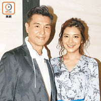 陳展鵬和未婚妻單文柔甜蜜登場。