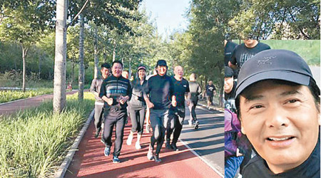 周潤發去到北京亦抽空到朝陽公園晨跑，消息火速在當地「跑圈」傳開。