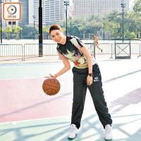 因為零用錢唔夠用，莊思敏會教打籃球幫補。