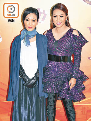 袁潔瑩（左）及黎瑞恩獻唱陳百強的歌曲。