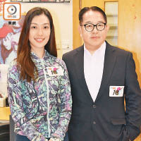 鄭雅琪與丘亞葵到電台宣傳。