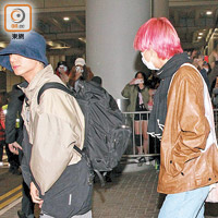 BTS成員Jungkook及V（右）顯疲態。