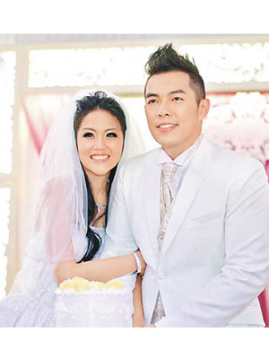 何基佑與太太結婚8周年，發表愛的宣言。