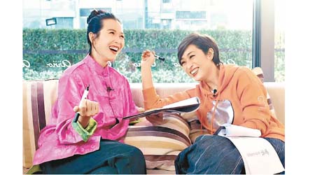 蔡少芬與陳法蓉拍短片大晒姊妹情。