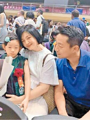 汪小菲與大S出席女兒的畢業禮，打破婚變傳聞。