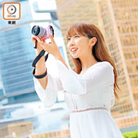 熱愛攝影的陳欣茵，經常拿着相機四圍影。