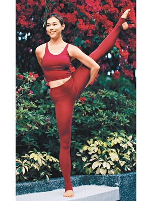 廖慧儀頻頻於社交網上載做瑜伽的靚相，輕易做出擘腿動作。