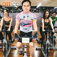 恒地林達民（中）稱，御景峰會所健身室特設訓練單車區。